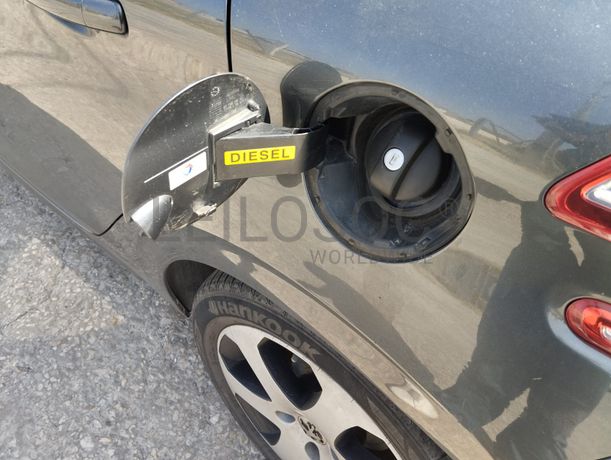 Peugeot 208 · Ano 2015