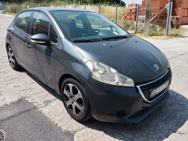 Peugeot 208 · Ano 2015
