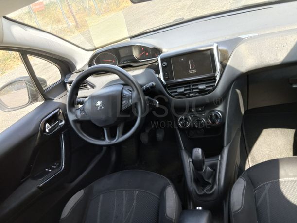 Peugeot 208 · Ano 2015