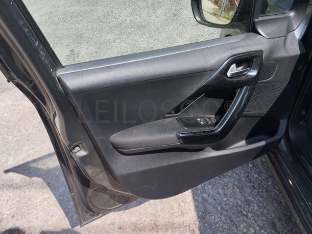 Peugeot 208 · Ano 2015