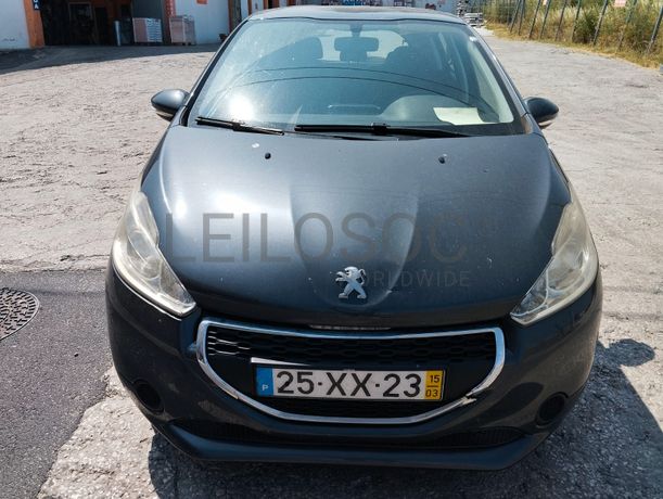 Peugeot 208 · Ano 2015