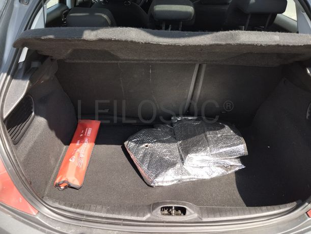 Peugeot 208 · Ano 2015