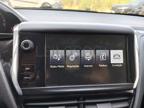 Peugeot 208 · Ano 2015