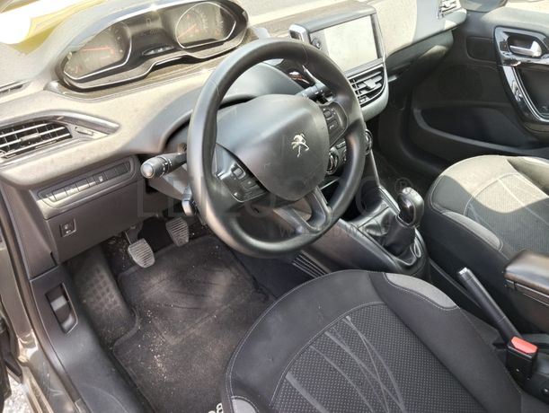 Peugeot 208 · Ano 2015