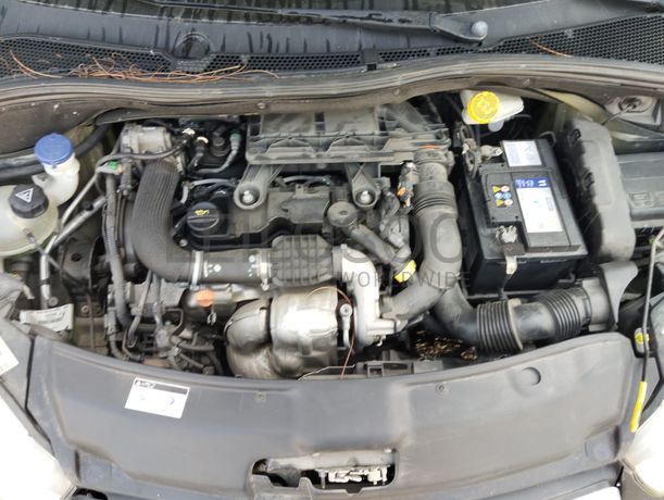 Peugeot 208 · Ano 2015