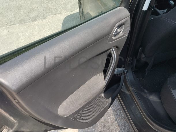 Peugeot 208 · Ano 2015