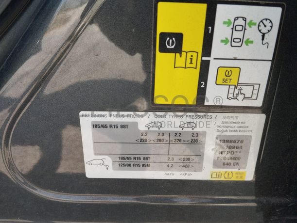 Peugeot 208 · Ano 2015