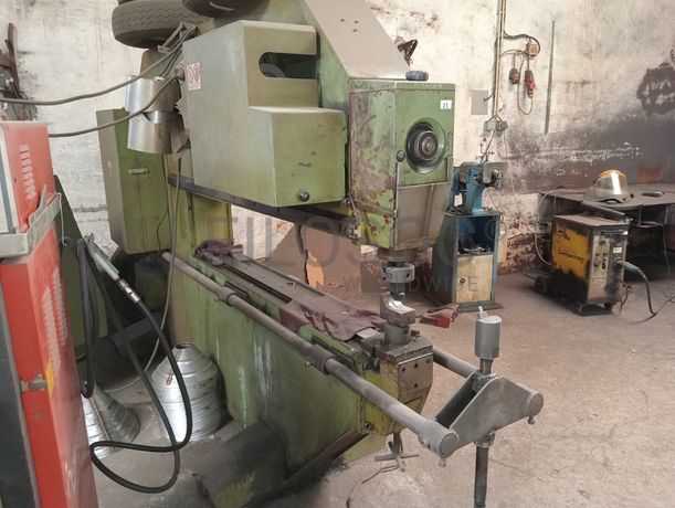 Máquina de fazer canal · Puncionadora