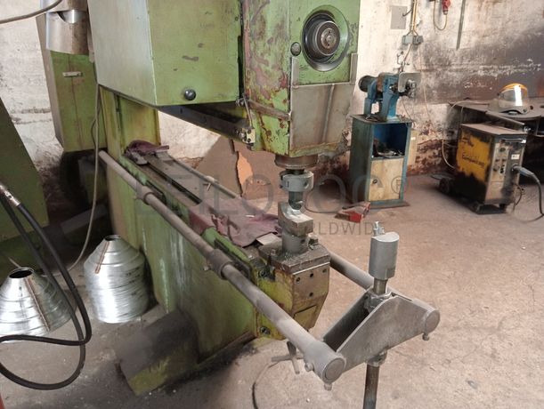 Máquina de fazer canal · Puncionadora