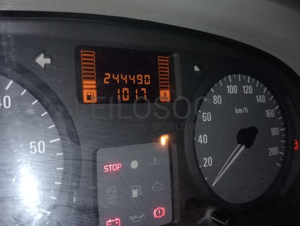 Opel Vivaro 1.9 CDTI · Ano 2006