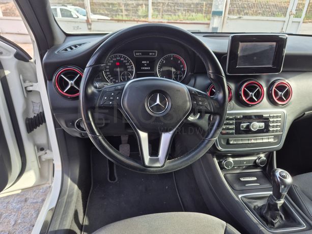 Mercedes-Benz A 180 · Ano 2012