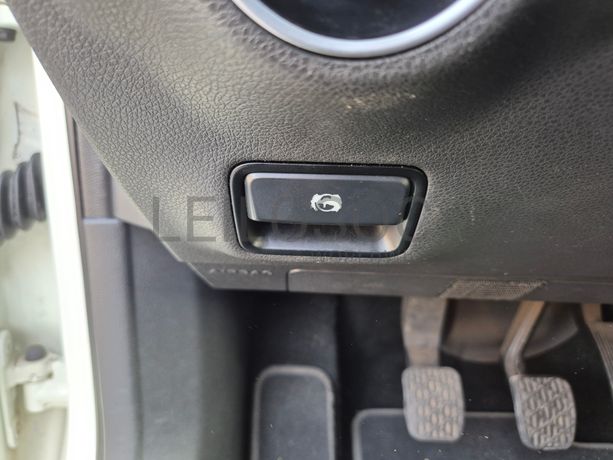 Mercedes-Benz A 180 · Ano 2012