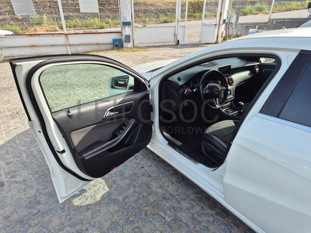 Mercedes-Benz A 180 · Ano 2012