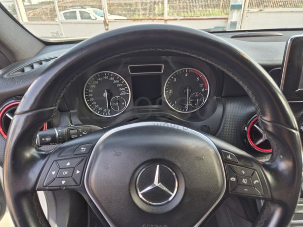 Mercedes-Benz A 180 · Ano 2012