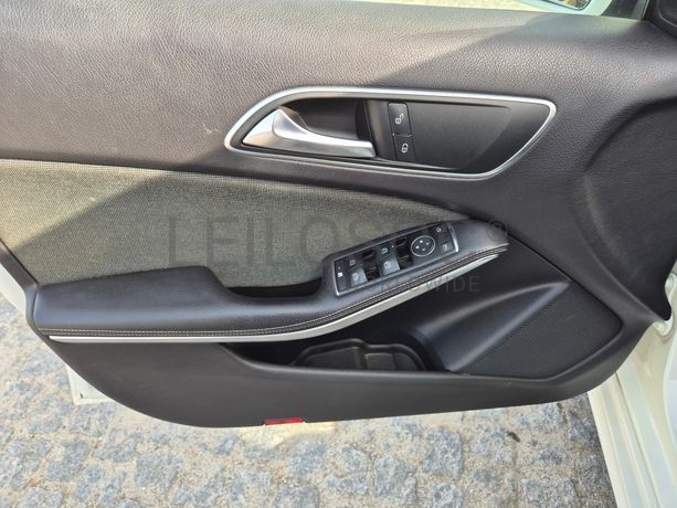 Mercedes-Benz A 180 · Ano 2012