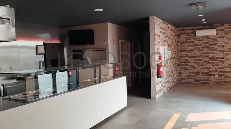 Estabelecimento Comercial com Recheio · Tortosendo, Covilhã
