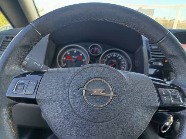 Opel Zafira · Ano 2011