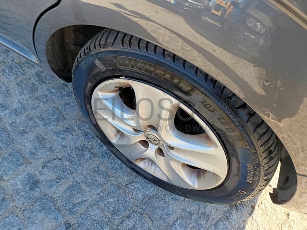 Opel Zafira · Ano 2011