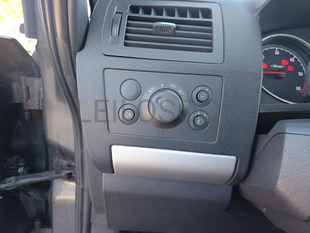 Opel Zafira · Ano 2011