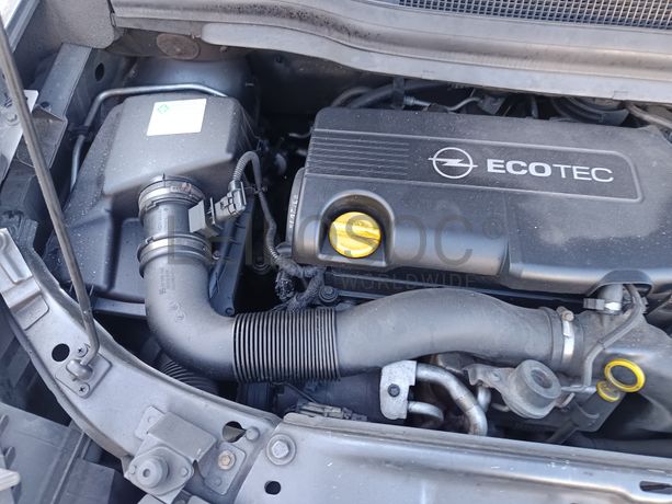 Opel Zafira · Ano 2011