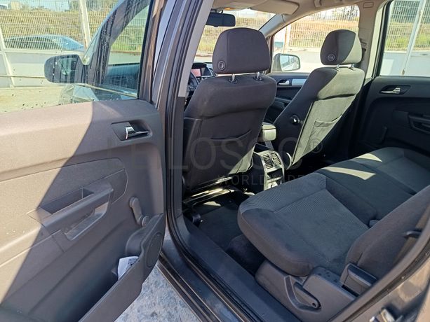 Opel Zafira · Ano 2011