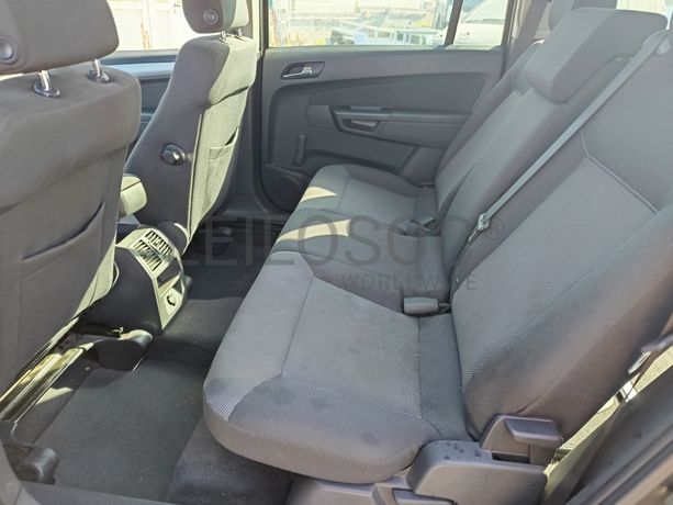 Opel Zafira · Ano 2011