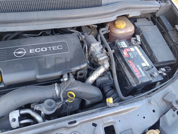 Opel Zafira · Ano 2011