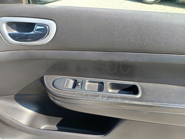 Peugeot 307 · Ano 2003