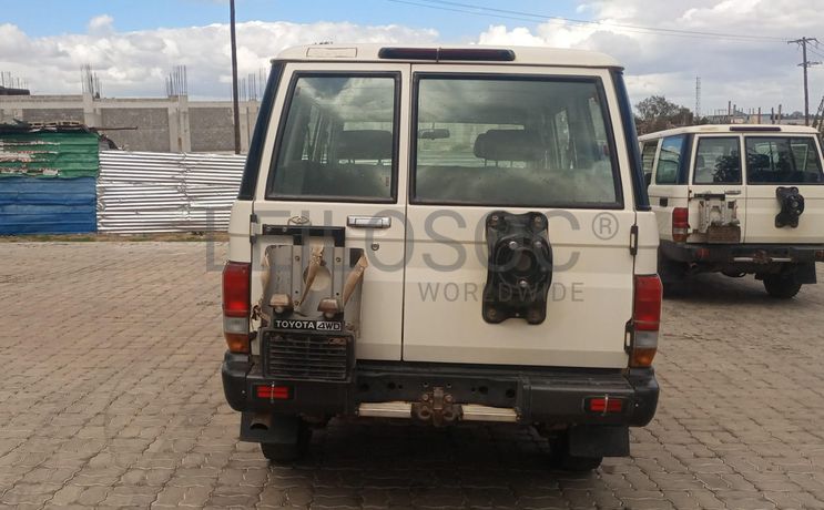 Toyota Land Cruiser - 2,70m