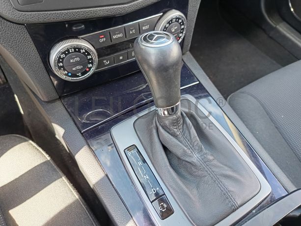 Mercedes-Benz C220 · Ano 2008