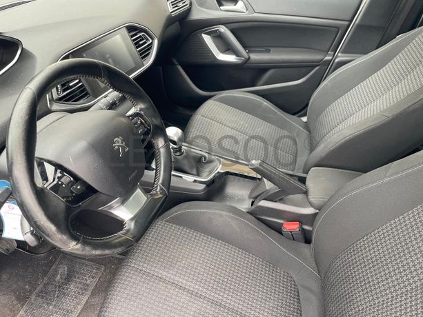 Peugeot 308 · Ano 2017