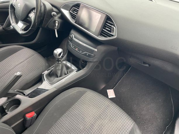 Peugeot 308 · Ano 2017