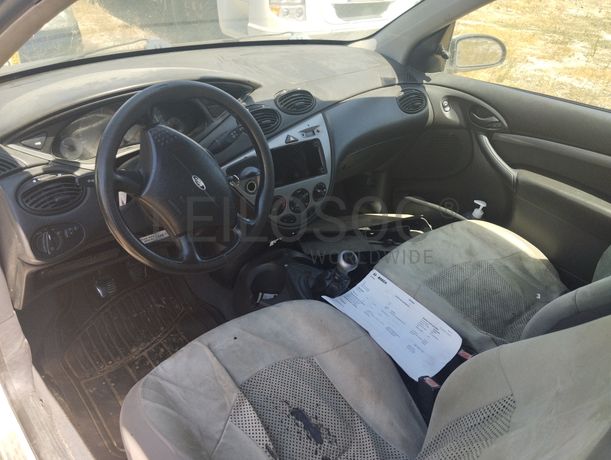 Ford Focus 1.8 TDDi · Ano 2001