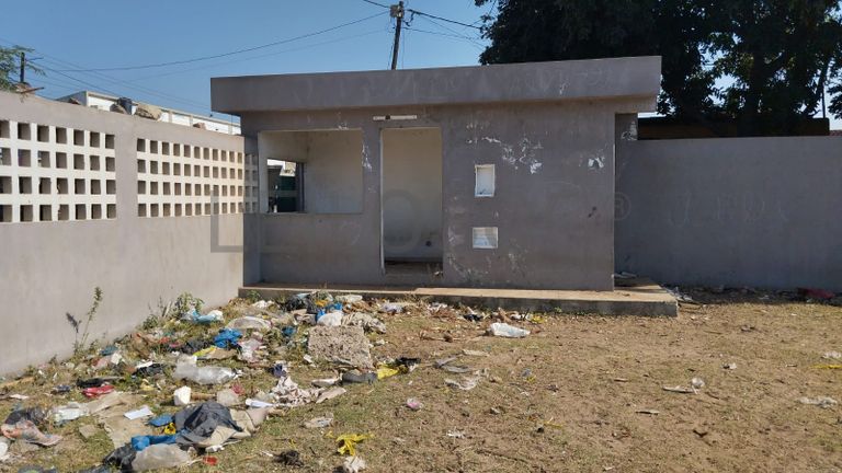 Infraestruturas em Terreno Murado na Zona Industrial da Matola