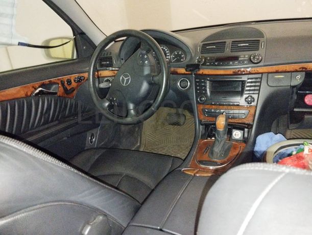 Mercedes-Benz E270 CDI 2.7 · Ano 2002