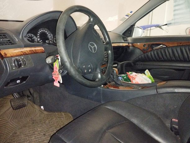 Mercedes-Benz E270 CDI 2.7 · Ano 2002