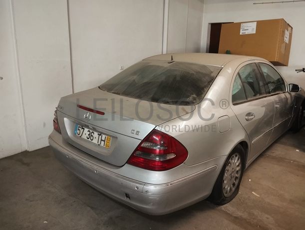 Mercedes-Benz E270 CDI 2.7 · Ano 2002