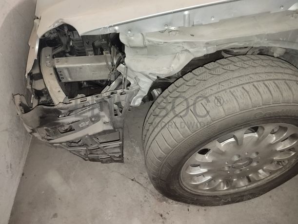 Mercedes-Benz E270 CDI 2.7 · Ano 2002