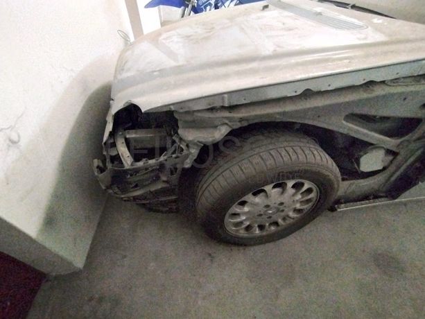 Mercedes-Benz E270 CDI 2.7 · Ano 2002