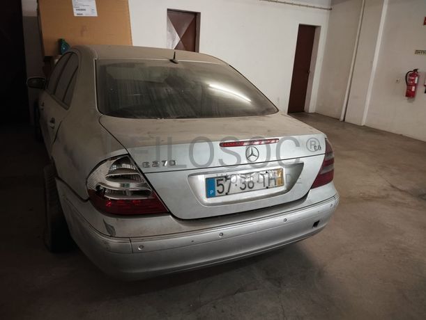 Mercedes-Benz E270 CDI 2.7 · Ano 2002