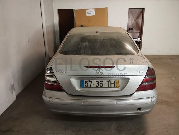 Mercedes-Benz E270 CDI 2.7 · Ano 2002