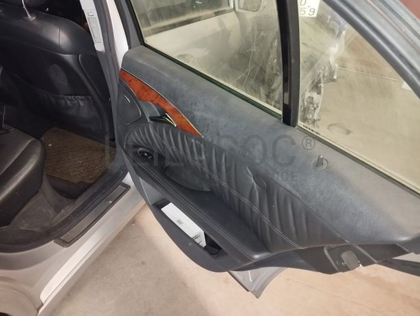 Mercedes-Benz E270 CDI 2.7 · Ano 2002