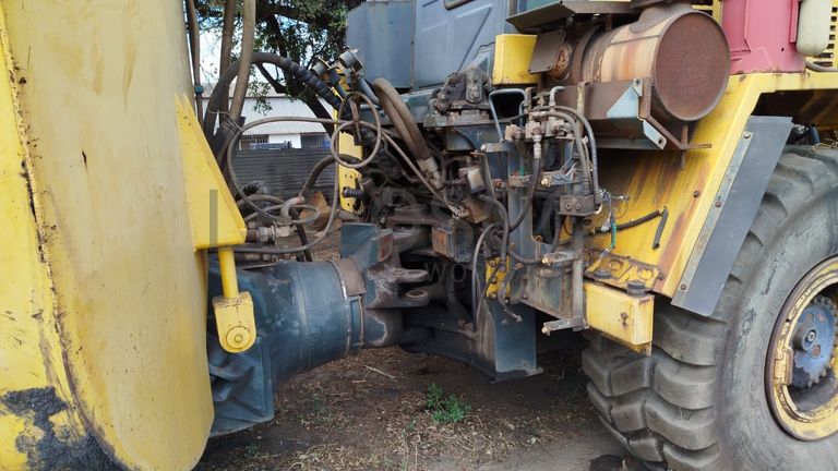 Auto tanque Komatsu HM300-1