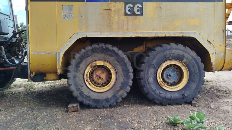 Auto tanque Komatsu HM300-1