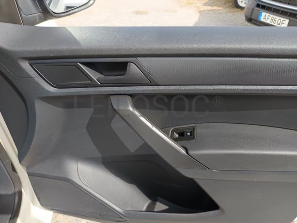 Volkswagen Caddy · Ano 2016