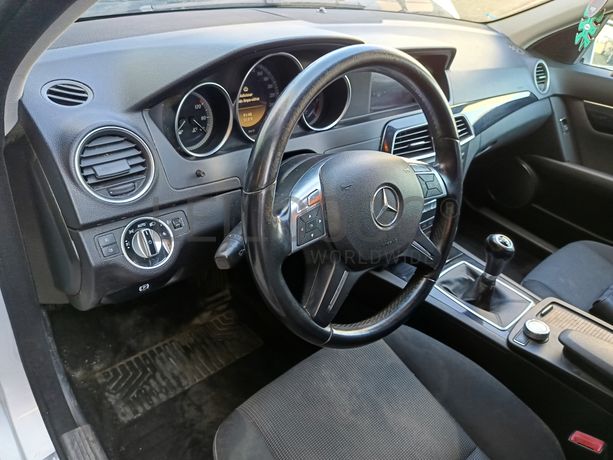 Mercedes-Benz C200 · Ano 2011