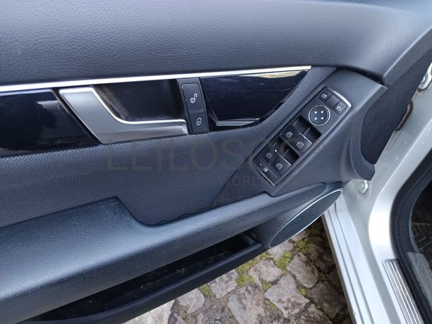 Mercedes-Benz C200 · Ano 2011