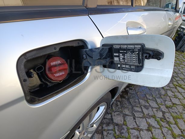 Mercedes-Benz C200 · Ano 2011