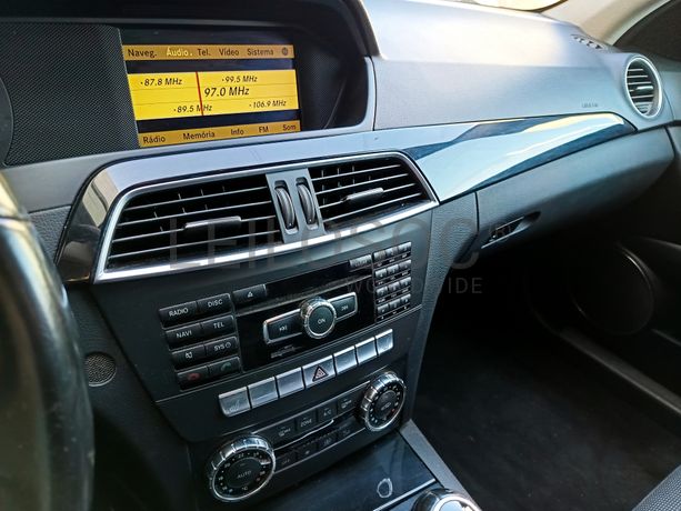 Mercedes-Benz C200 · Ano 2011