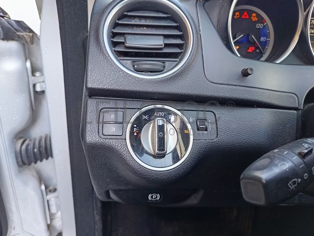 Mercedes-Benz C200 · Ano 2011